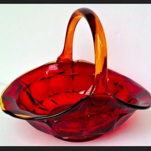 Tiara Exclusives Indiana Glass basket